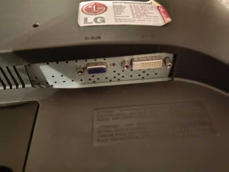 Монитор для компьютера или видеонаблюдения