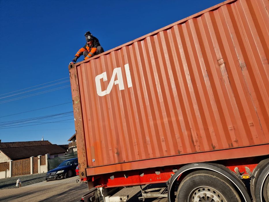 Container maritim depozitare