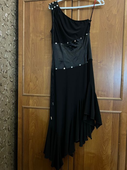 Черное вечернее платье