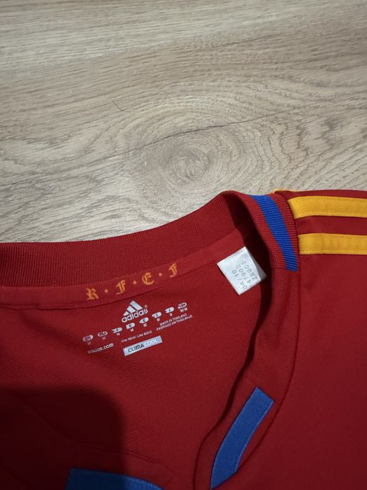 Tricou de fotbal Adidas Spania 2010 campionatul mondial ORIGINAL marime M ca nou