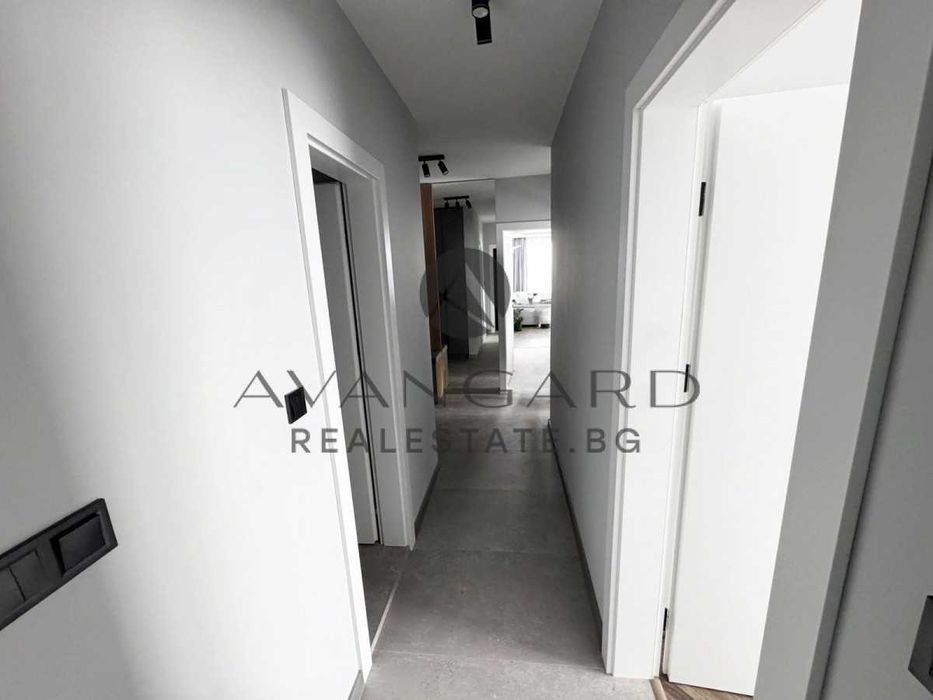 Продава се Тристаен апартамент в Пловдив, Остромила - 114 кв.м за 2150 €/кв.м - Снимка #12