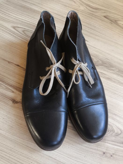 Два чифта обувки