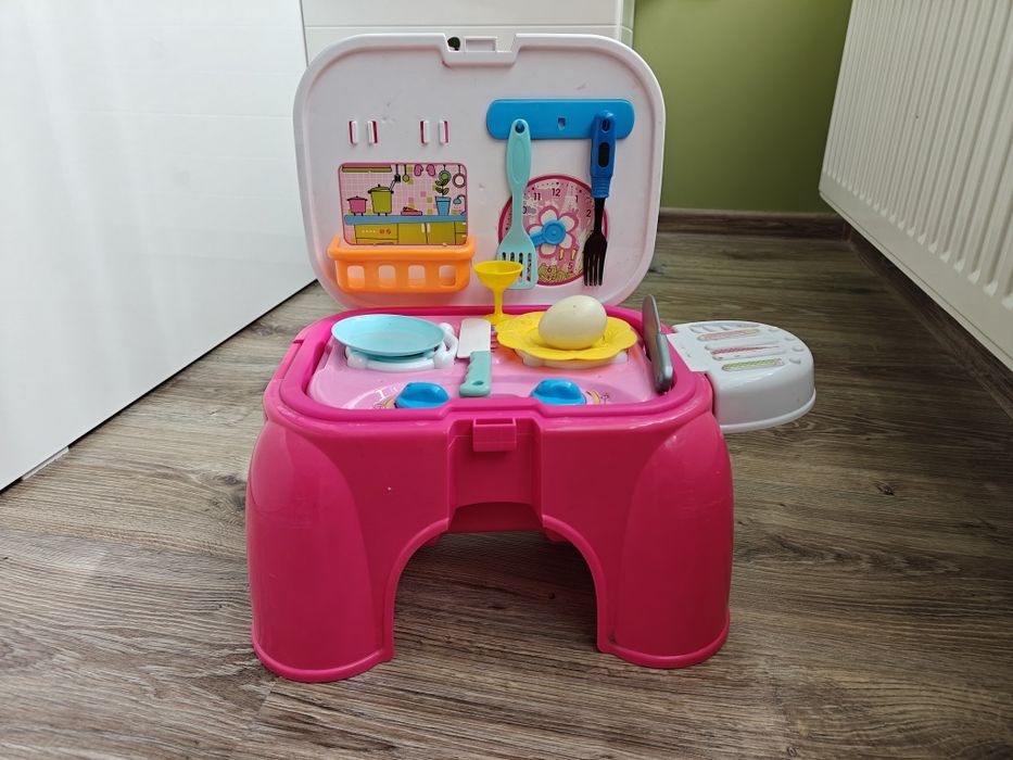 Продавам портативна детска кухня тип столче