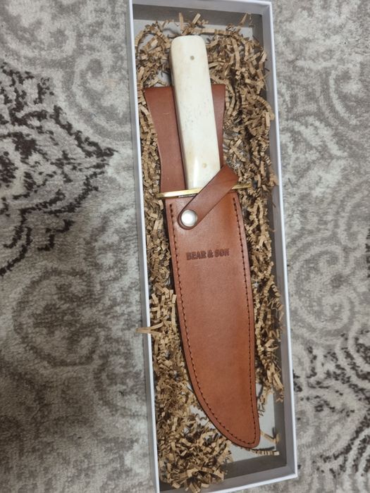 Vând cutit bear&son pentru vânătoare din otel de damasc