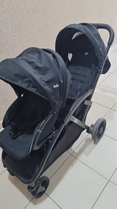 Коляска для двойнешек