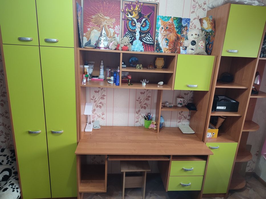 Продам ученическую стенку