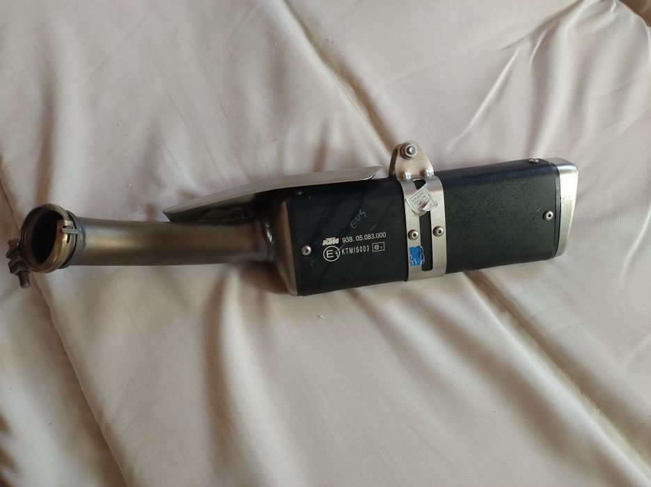 Продавам Ауспух заКТМ Дуке 390 2018 почти чисто нов