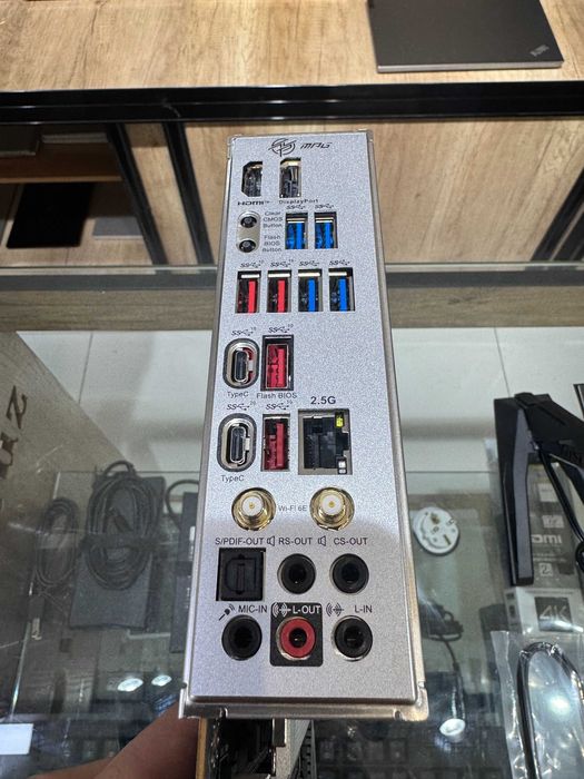 Топовая материнская плата MSI MPG Z790 EDGE WIFI 6 DDR5