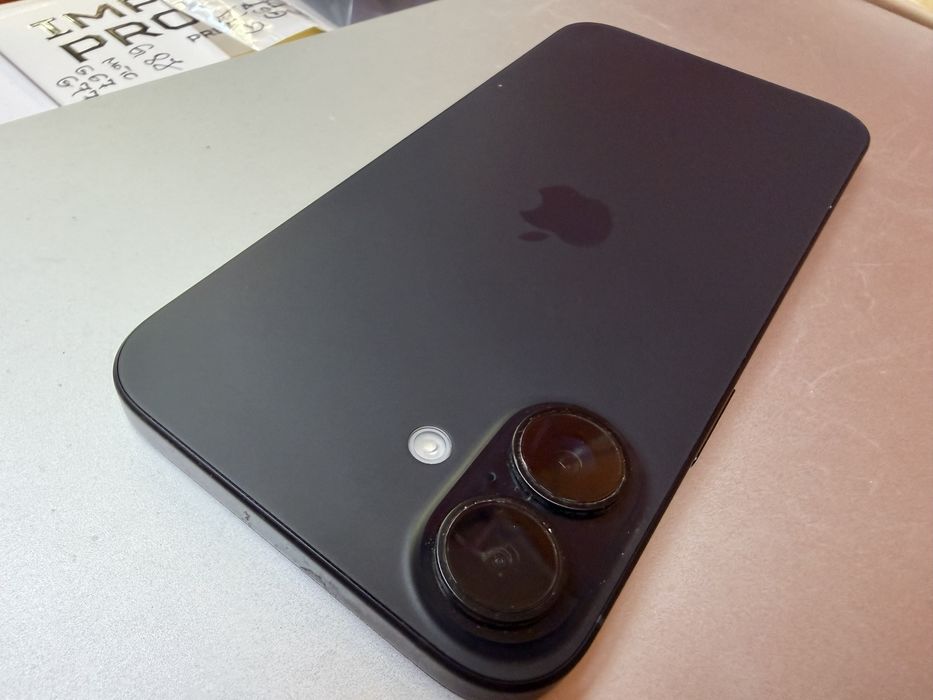 iPhone 16 plus заключен с iCloud