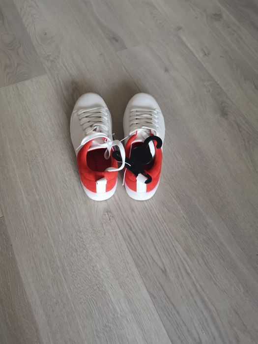 Teniși noi cu eticheta, mărimea 37,38,39