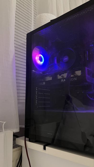 Продавам компютър