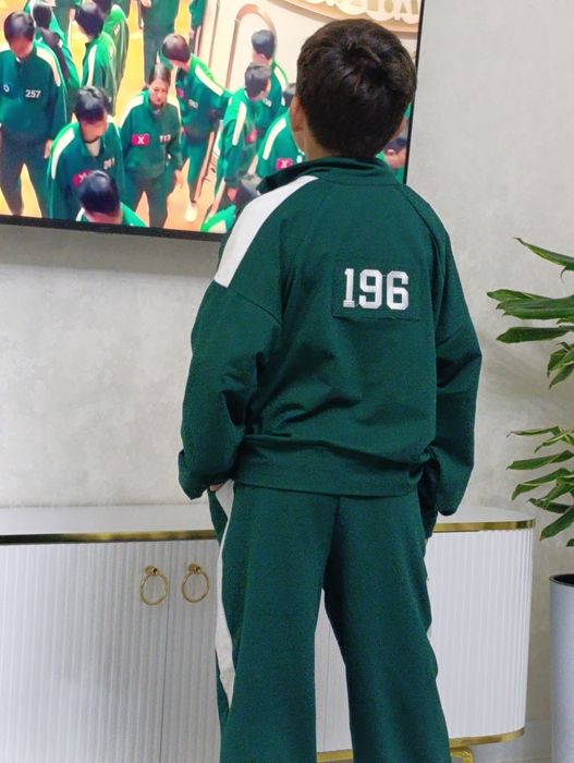 Костюм игрока из "Игра в Кальмара"