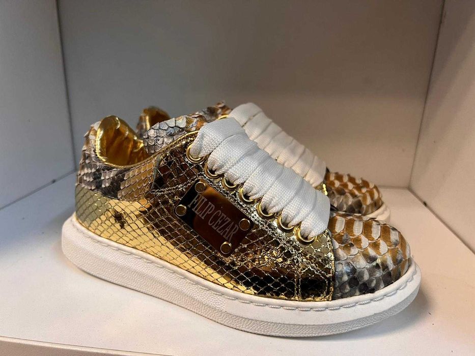 Exclusiv pentru Artisti, Vip-uri, Cantareti, Stilul Reptilian