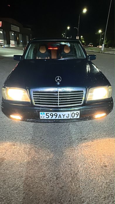 Машина мерседес с 220