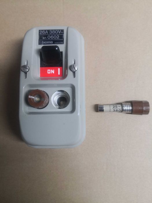 Монофазен прекъсвач