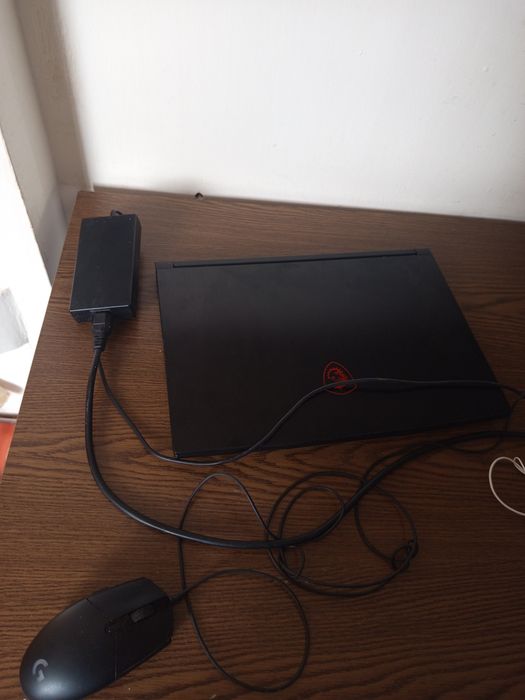 Laptop MSI GeForce gtx 3050 i5 13 și mouse Logitech g 203