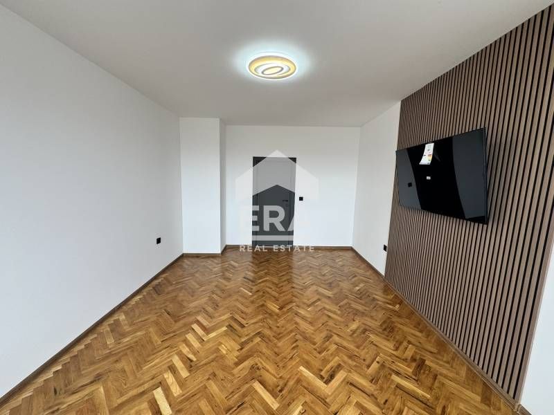 Продава се Тристаен апартамент в Варна, Левски - 90 кв.м за 2611 €/кв.м - Снимка #7