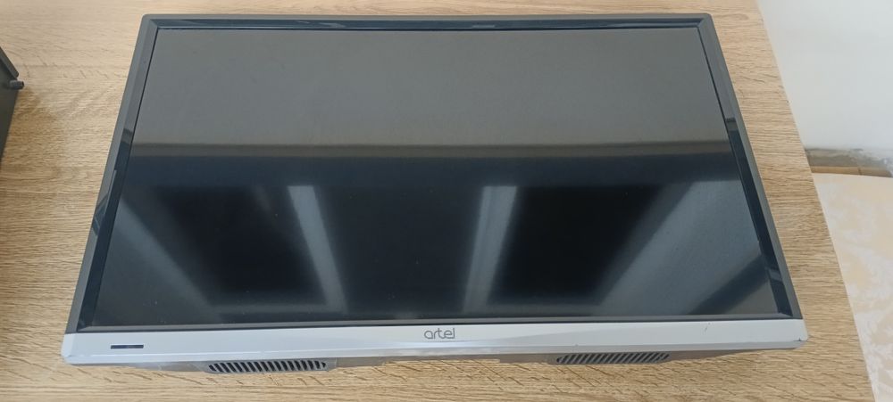 Телевизор Artel..
