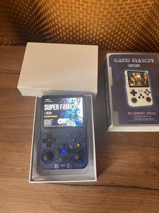 Чисто Нова Handheld игрова конзола R36S / 15000 игри