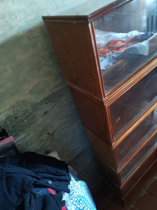 Продается шкаф, книжный шкаф.