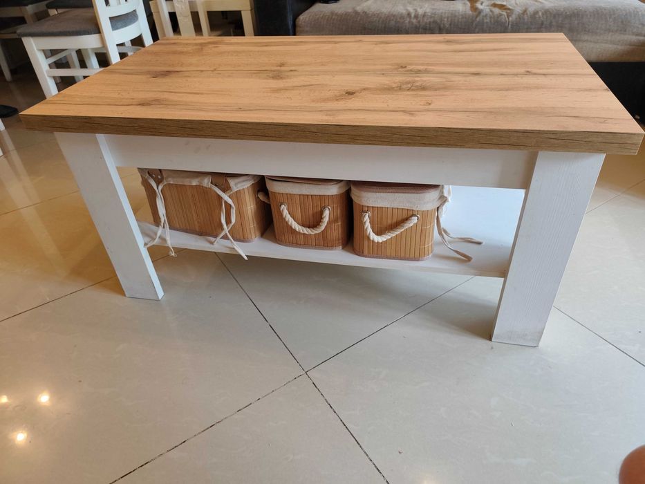 Продавам диван с функция сън 145€ , холна маса 50€, трапезна маса 100€