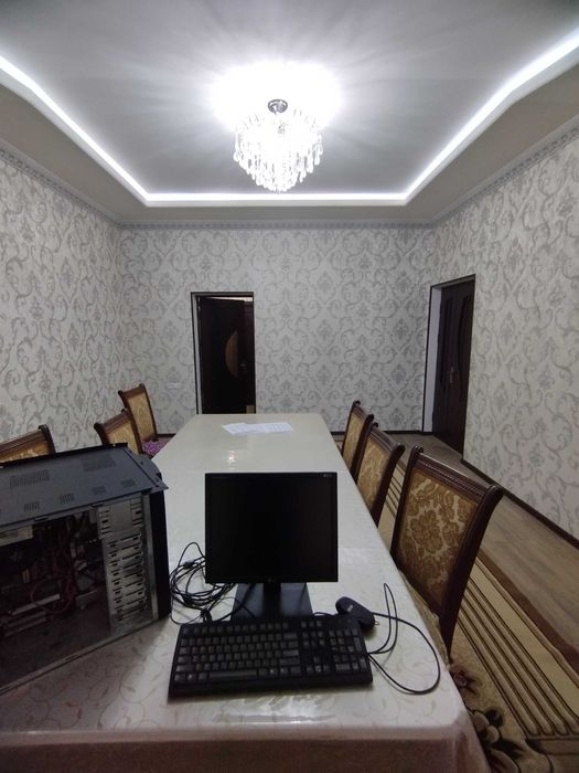 Сотилади Яшнабод ок уй 4.5сот 11 хона  фасад 15 метр нархи 130000 у.е