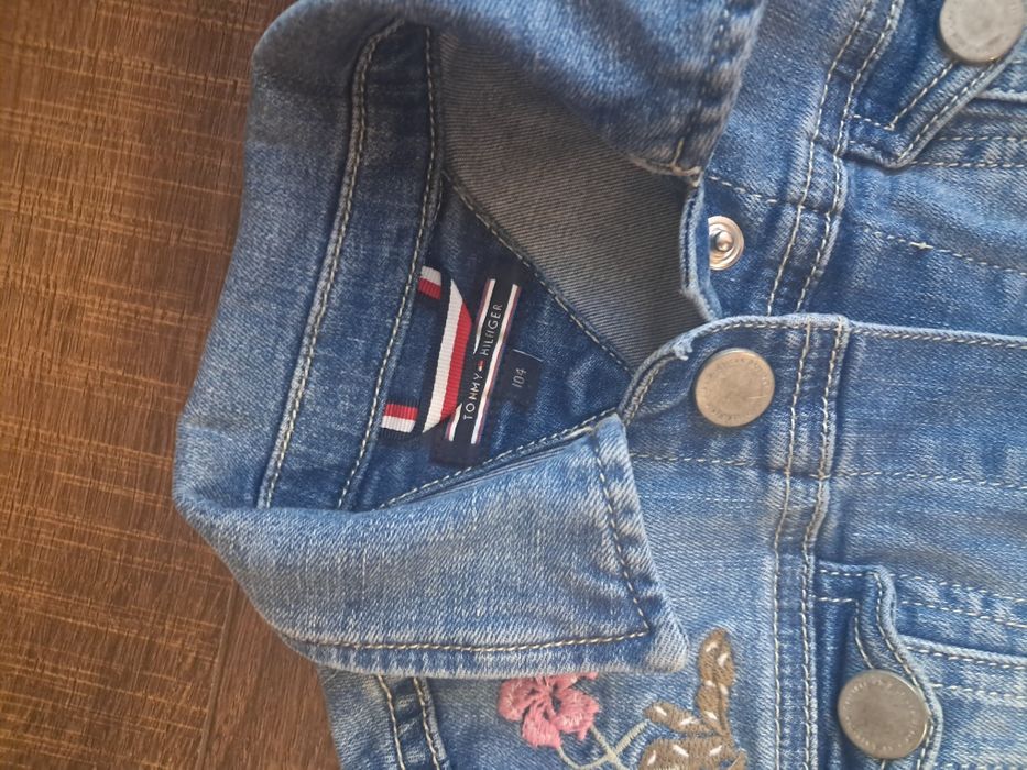 Geaca tommy hilfiger mărimea 104