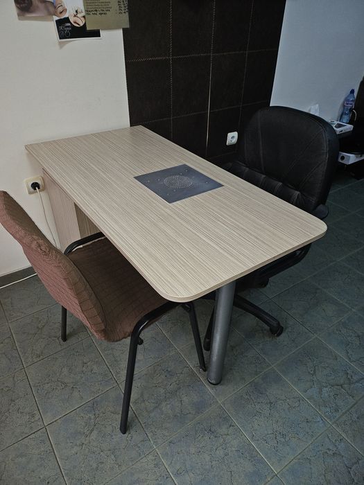 Бюро,стол и стилаж за лакове