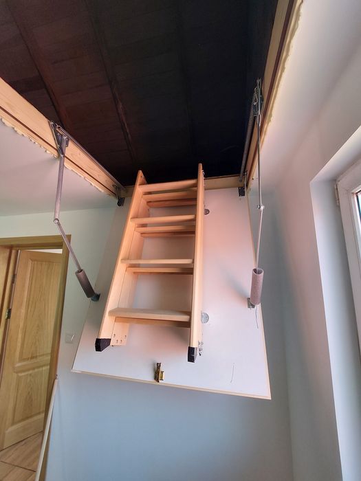Scară metalică/lemn, pentru pod sau mansard