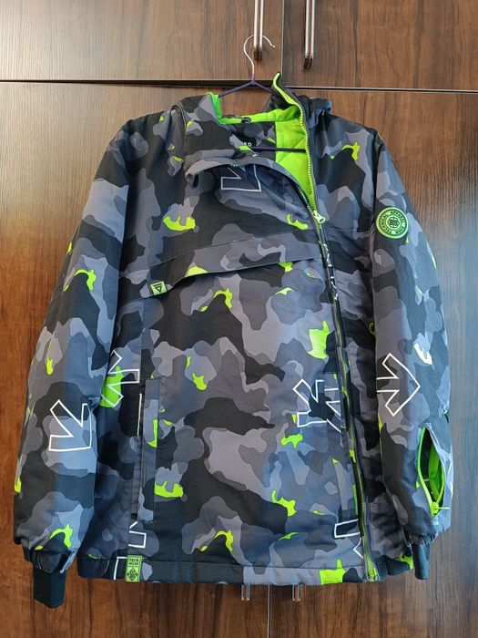 Лыжная куртка от бренда RESERVED X