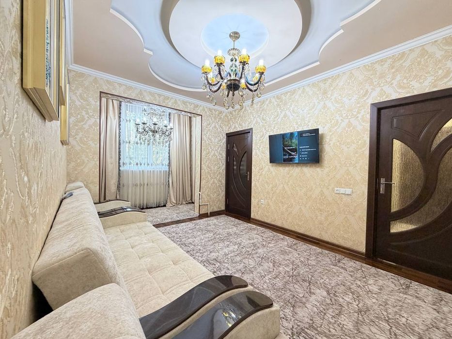 Чиланзар 7. Квартира  Раздельные 2 комнаты.  Балкон 1'5/3.