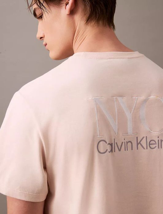 Футболка от Calvin Klein
