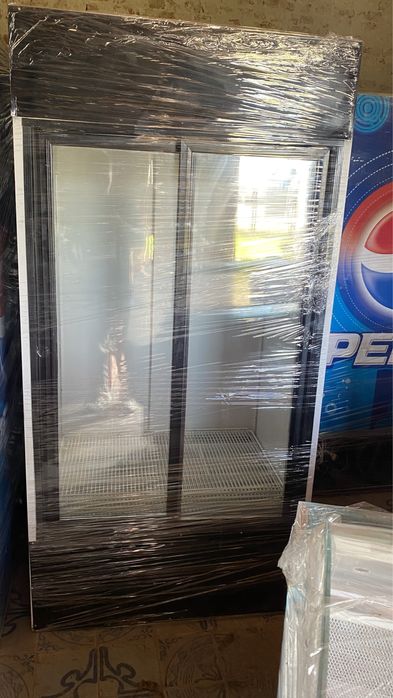 Vitrina frigorifica cu 2 usi pentru bautura/doze/sucuri