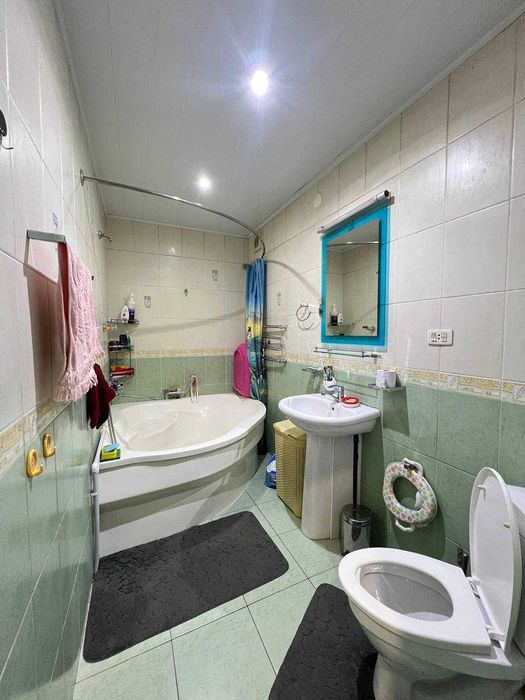 Юнусабад 18 квартал 4/1/4 Кирпичный дом есть огород + подвал !