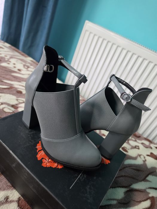 Pantofi cu toc gros damă