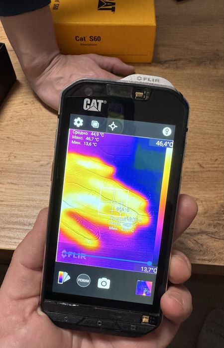 Cat S60 с термокамера Flir ударо устойчив