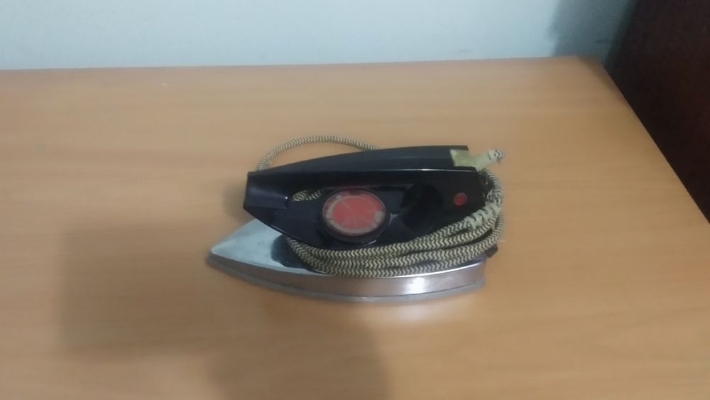 Продам утюги производство СССР рабочие отдам недорого