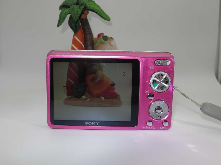 Sony Cyber-shot W220 ултра компактен цифров фотоапарат розов цвят, дигитална камера в отлично състояние комплект, батерия, зарядно, карта памет