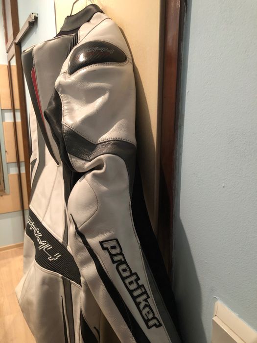 Цял мъжки кожен мото екип 52 размер