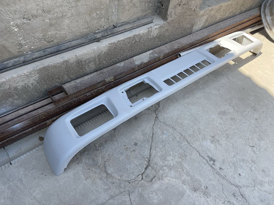 Продам ОРИГИНАЛ бампер от VOLVO FH 12 в идеальном состоянии