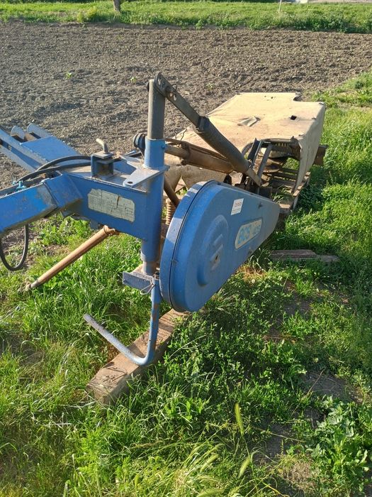 Vând cositoare agricola cu 5 tamburi