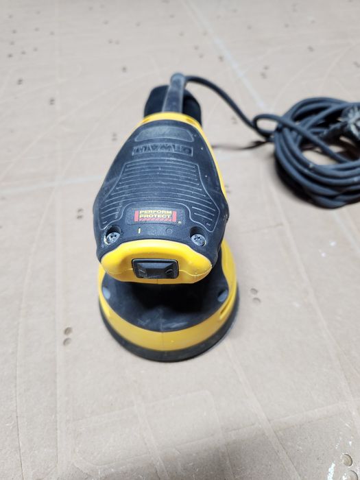Masina de slefuit orbital Dewalt DWE6423-QS