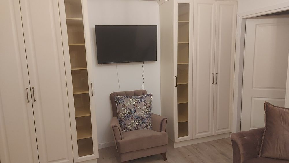 Dau spre închiriere apartament 2 camere Florești și loc de parcare