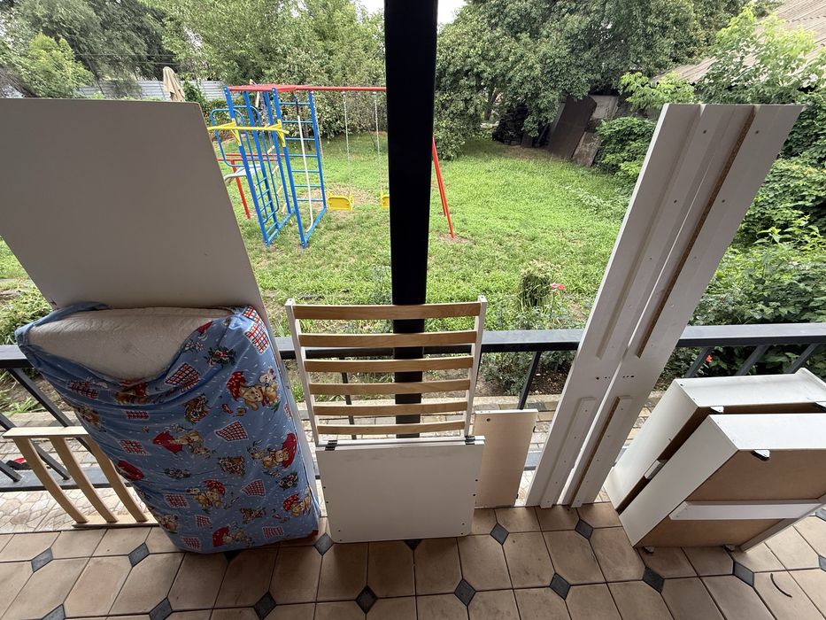 Продам детскую кровать со шкафами