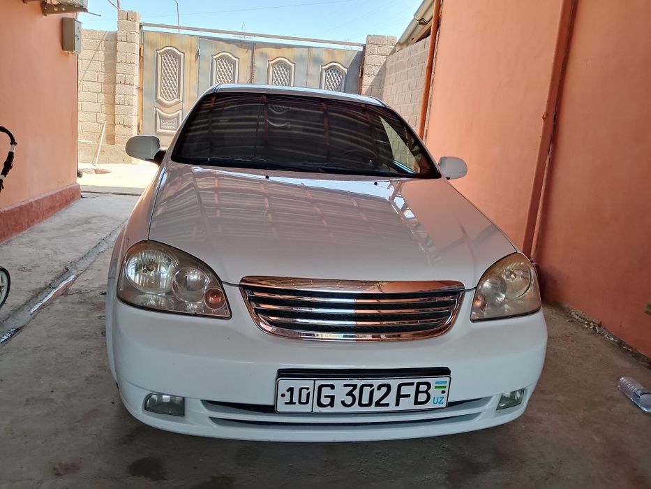 Lacetti avtomobil