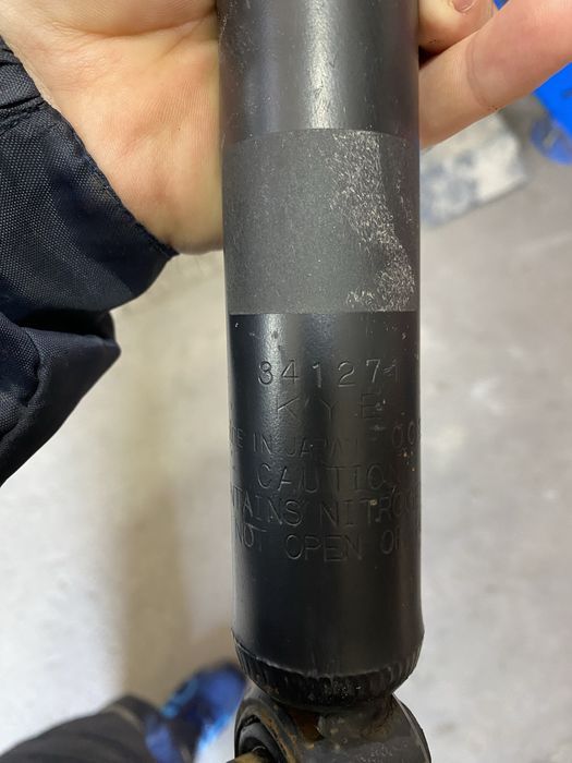 Продам стойки Nissam Maxima а33