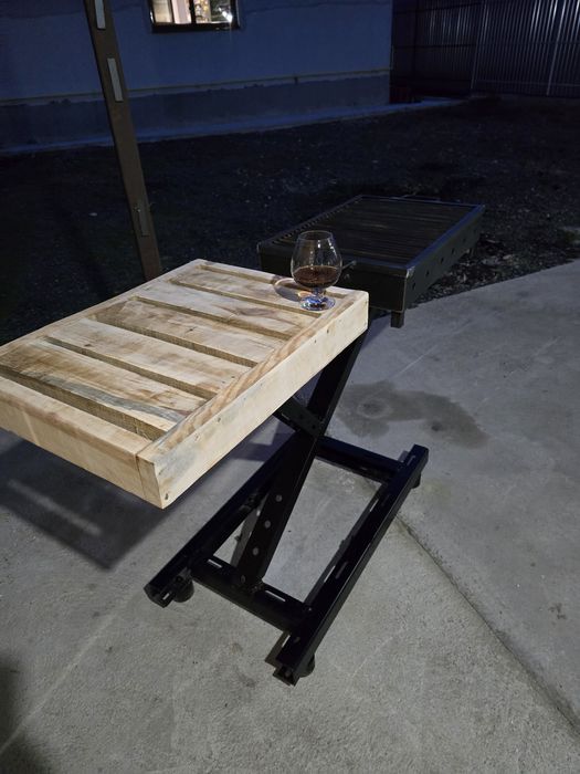 Grătar multifuncțional pe structură metalică modern