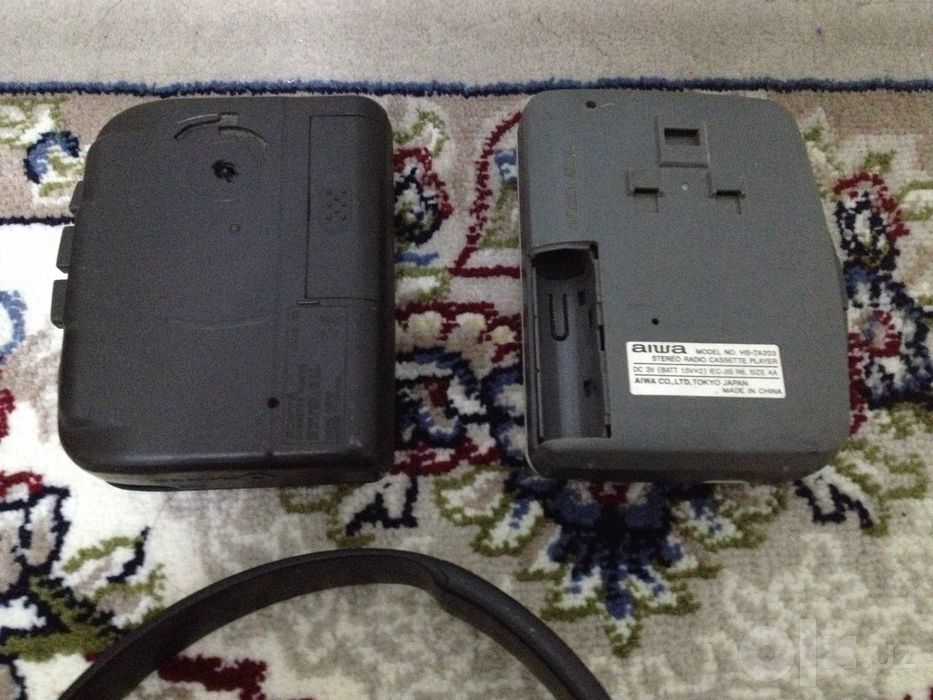 Плееры Sony Aiwa и наушники.