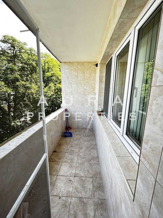 Дава се под наем Тристаен апартамент в Разград, Център - 100 кв.м за 561 € - Снимка #13