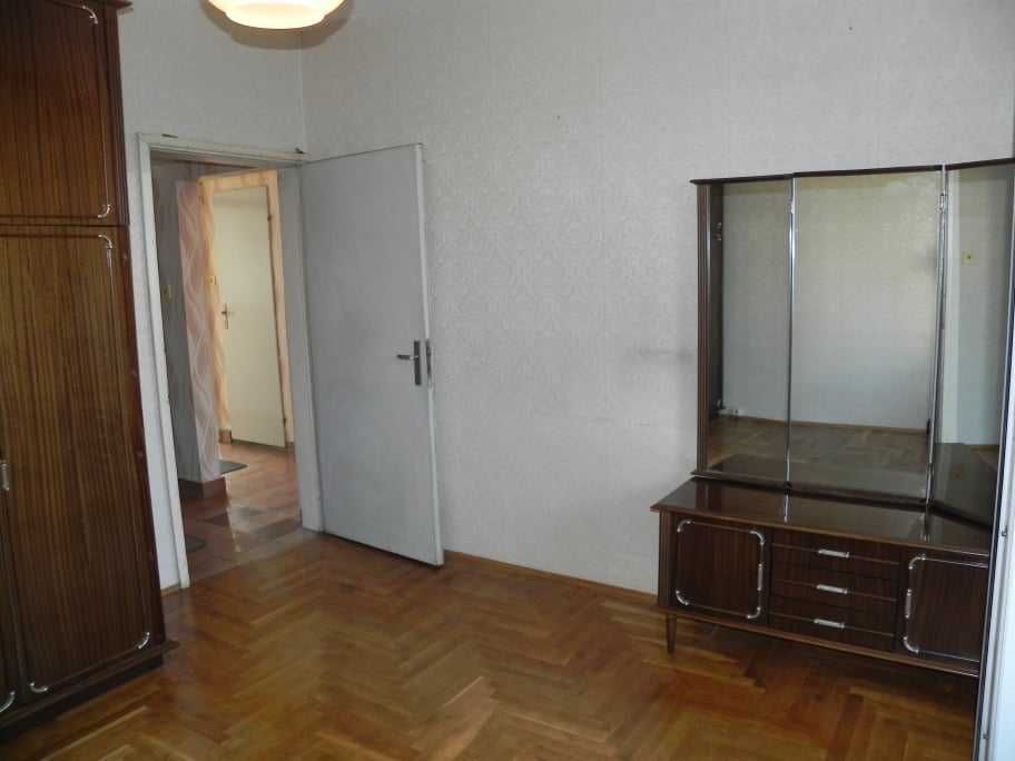 Дава се под наем Тристаен апартамент в София, Център - 90 кв.м за 400 € - Снимка #1